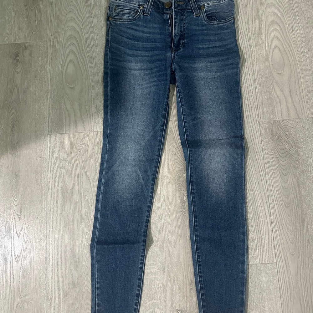 Kut from the Kloth Blue Skinny Jeans with Classic Style